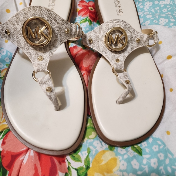Michael Kors sandals - Picture 1 of 3